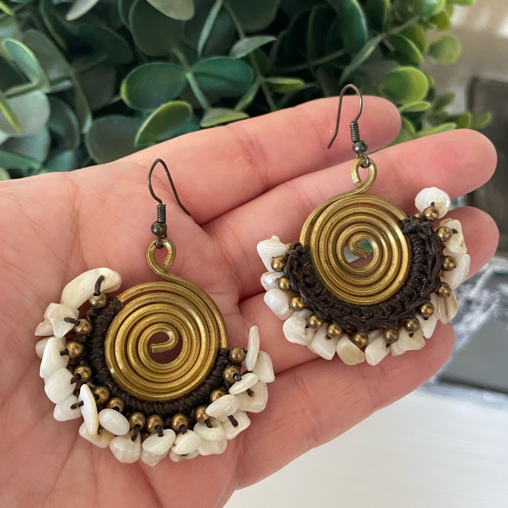 Modern Natural boho Spiral Brass Wire Woven round Leather Chip Stones Earrings